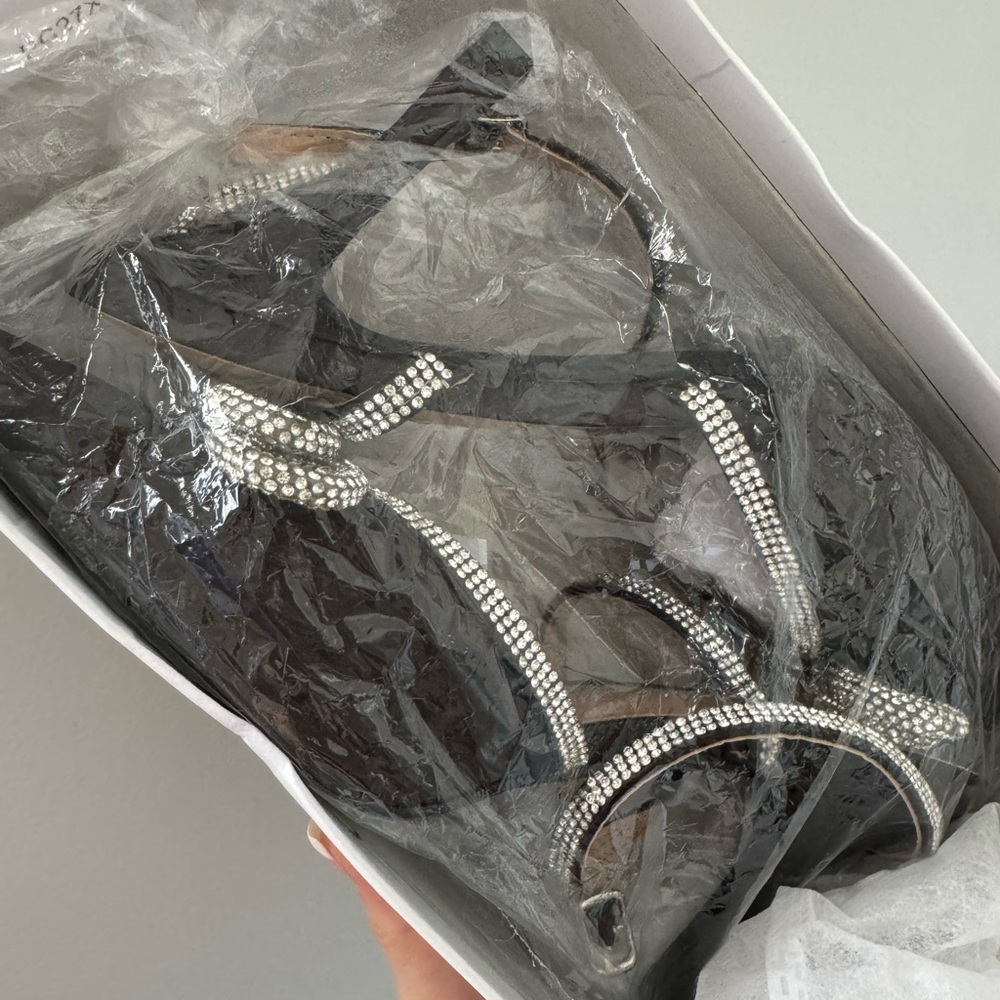 Women’s Heels with Rhinestone Bow - Picture 4 of 6